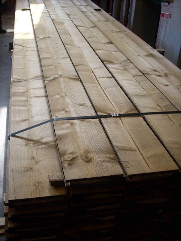 Tavole in legno di abete di vari spessori, piallate e profilate